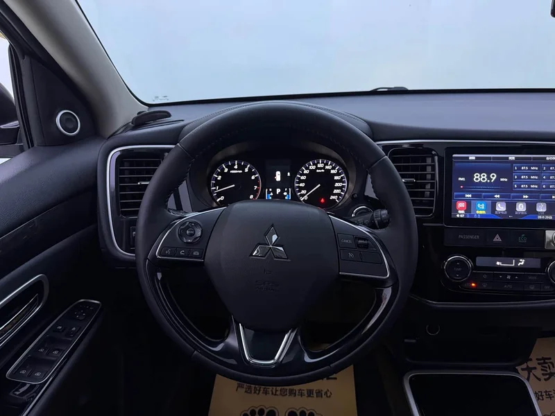 Mitsubishi Outlander — фото 10