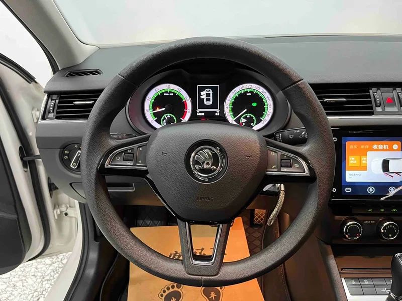 Volkswagen Octavia — фото 8