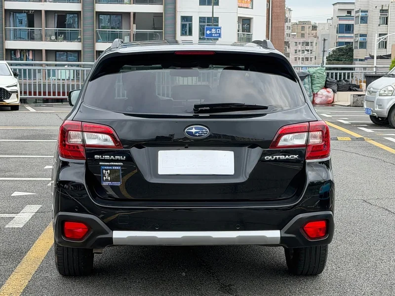Subaru Outback — фото 9