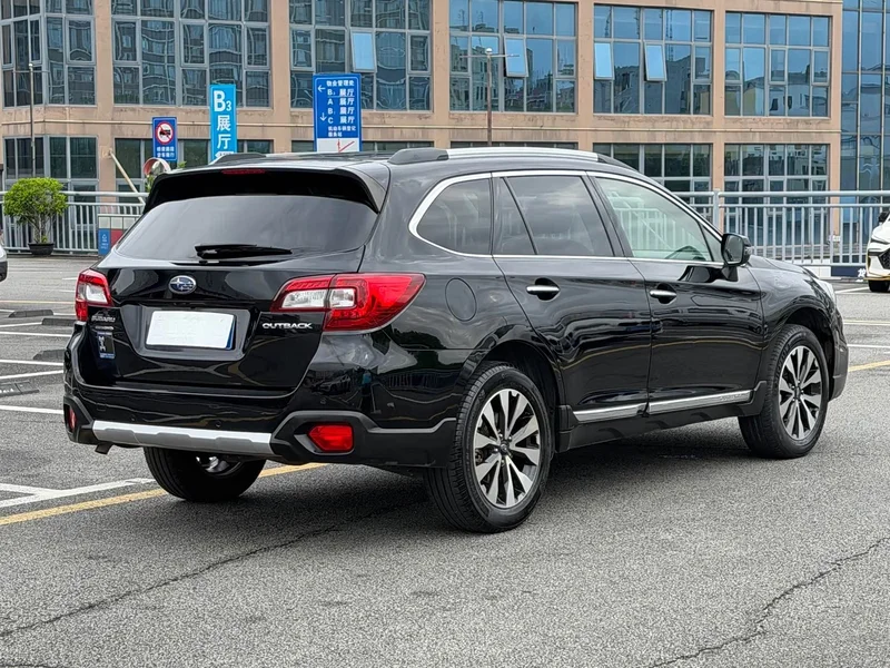 Subaru Outback — фото 10