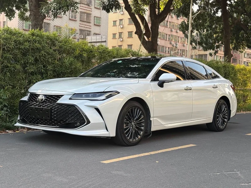 Toyota Avalon — фото 1