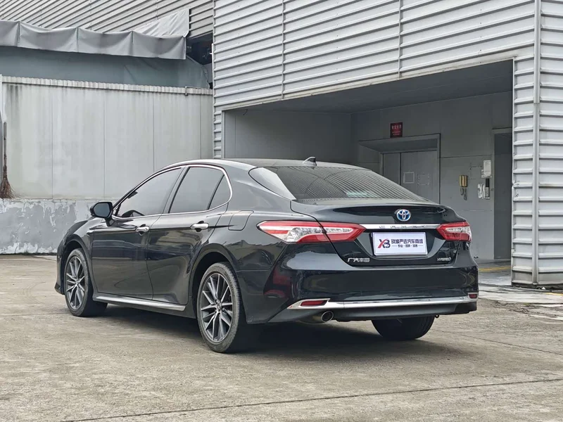 Toyota Camry — фото 13