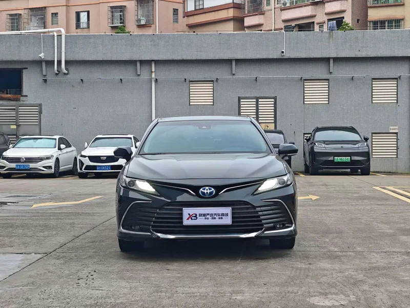 Toyota Camry — фото 2