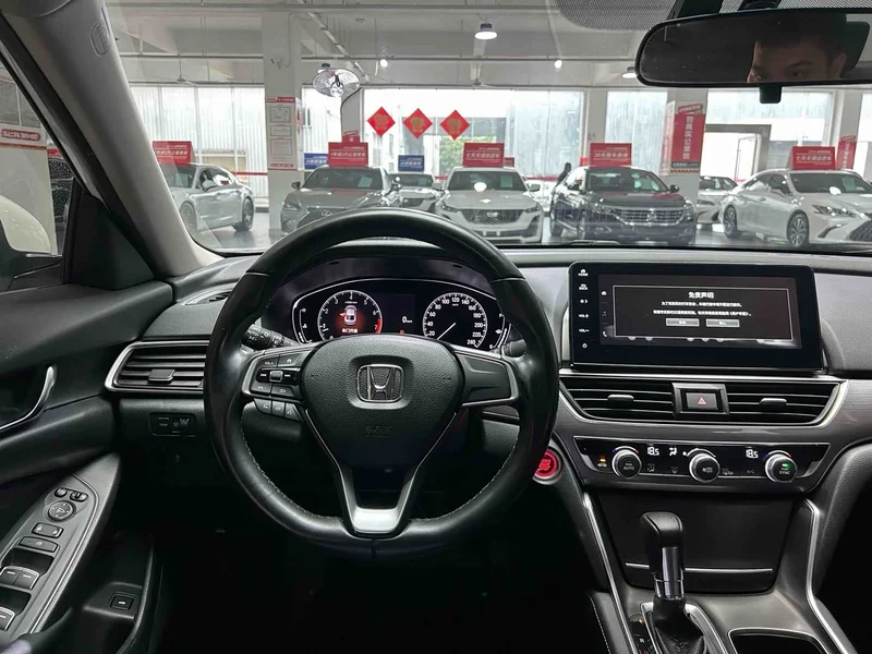 Honda Accord — фото 9