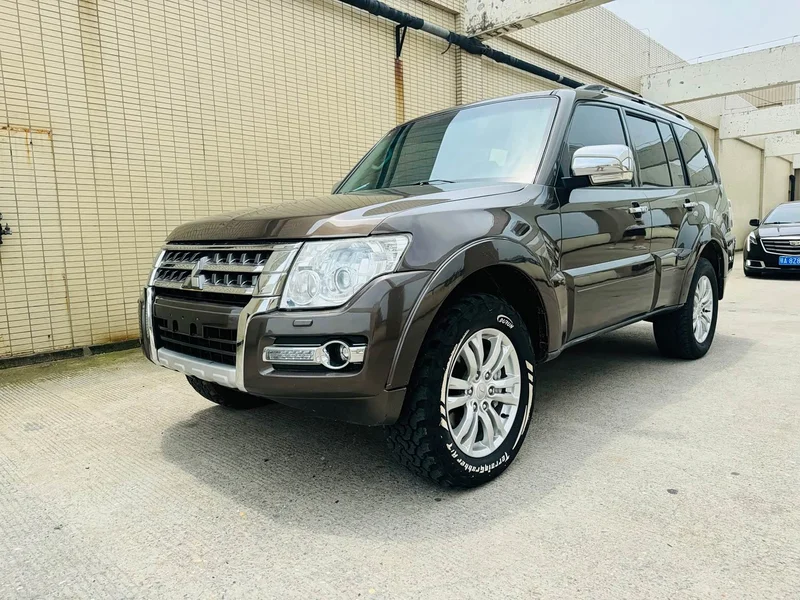 Mitsubishi Pajero (Imported) — фото 1