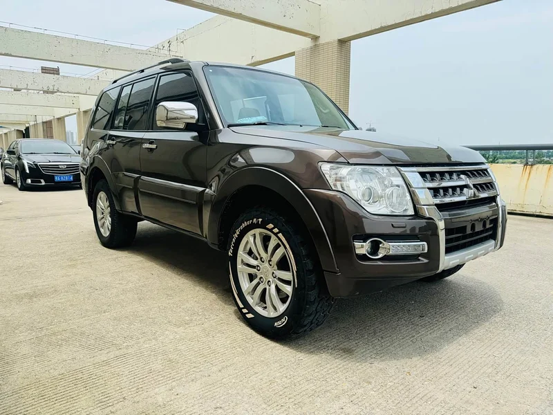 Mitsubishi Pajero (Imported) — фото 3