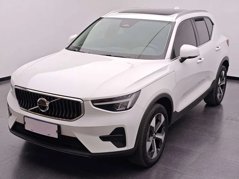 Volvo XC40 — фото 1