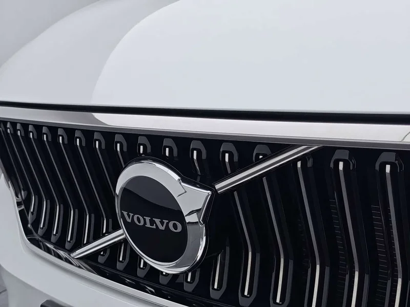 Volvo XC40 — фото 18