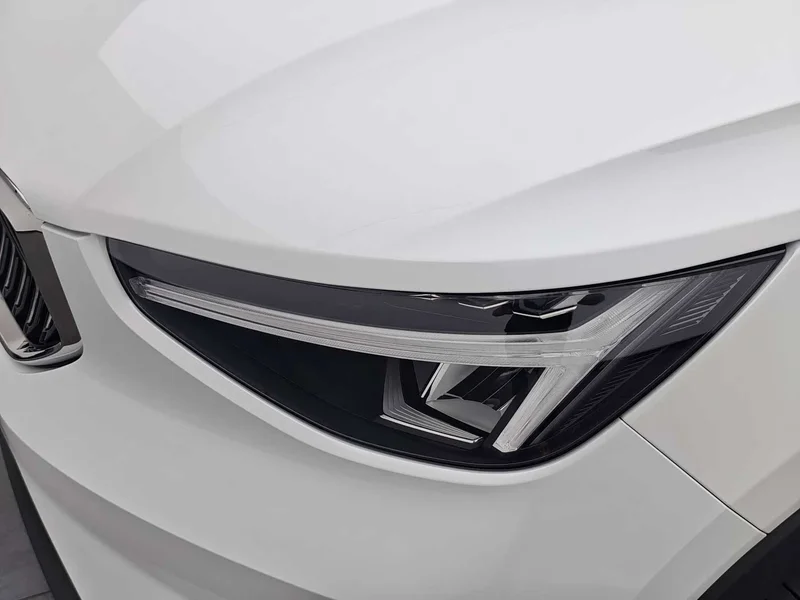 Volvo XC40 — фото 19