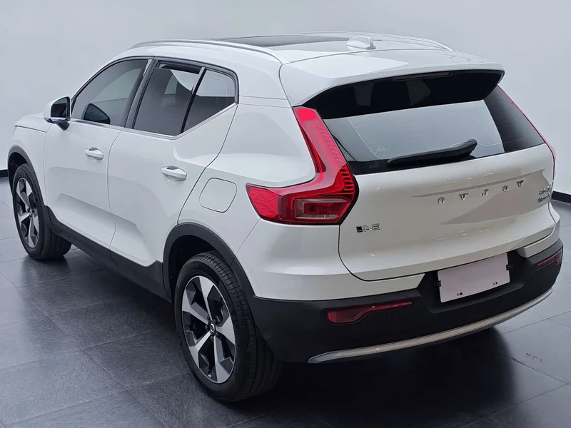 Volvo XC40 — фото 4