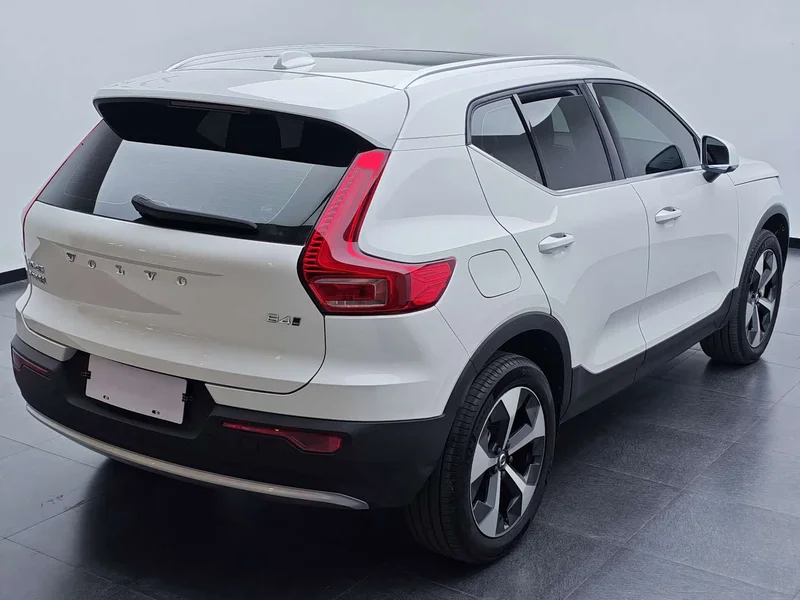 Volvo XC40 — фото 6