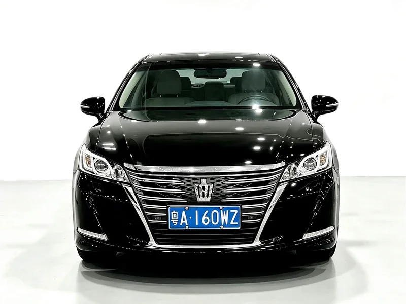 Toyota Crown — фото 2