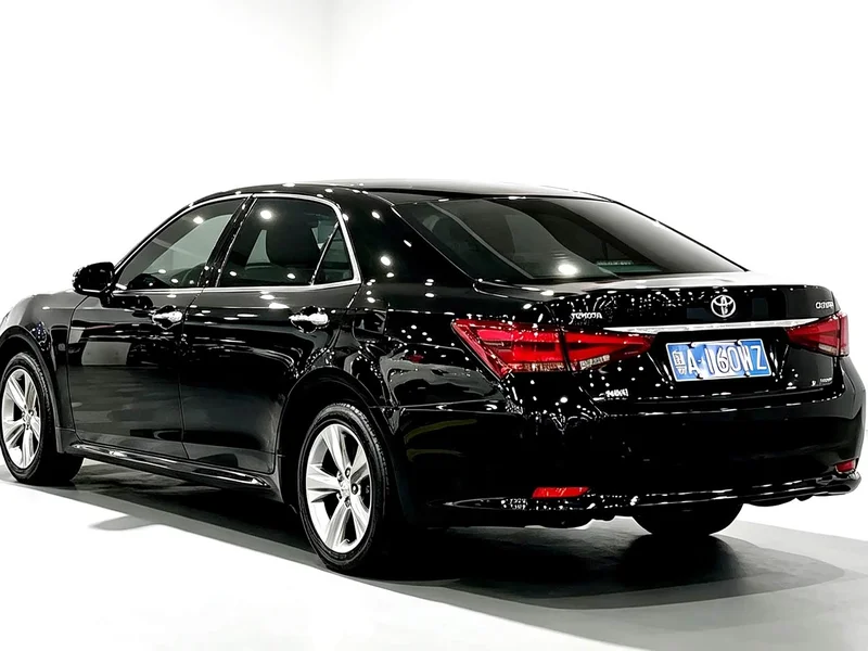 Toyota Crown — фото 4