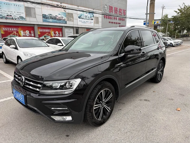 Volkswagen Tiguan L — фото 1