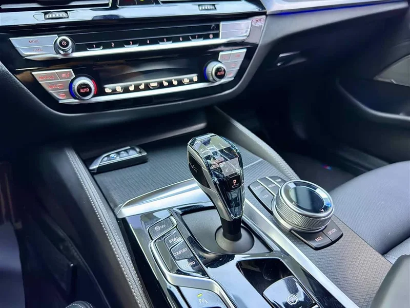 BMW 5-Series — фото 15