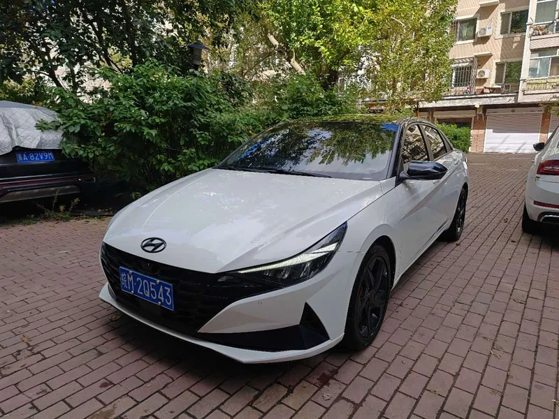 Hyundai Elantra — фото 1