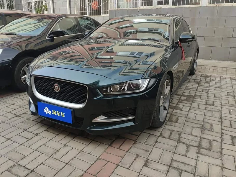 Jaguar XE — фото 1