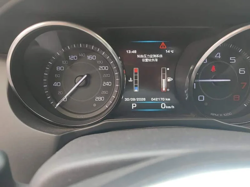 Jaguar XE — фото 14