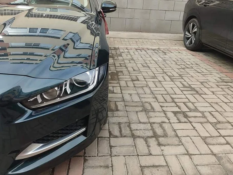 Jaguar XE — фото 5