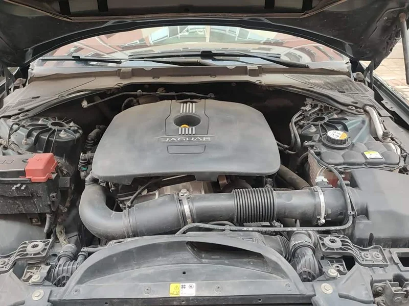 Jaguar XE — фото 10