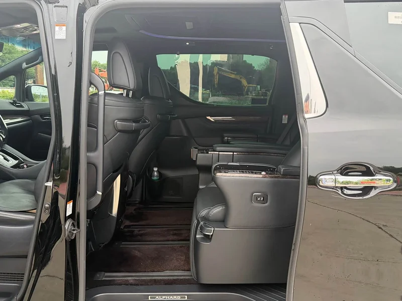 Toyota Alphard — фото 12