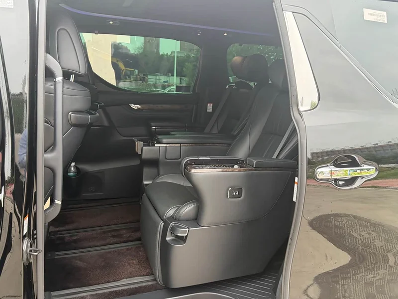 Toyota Alphard — фото 13