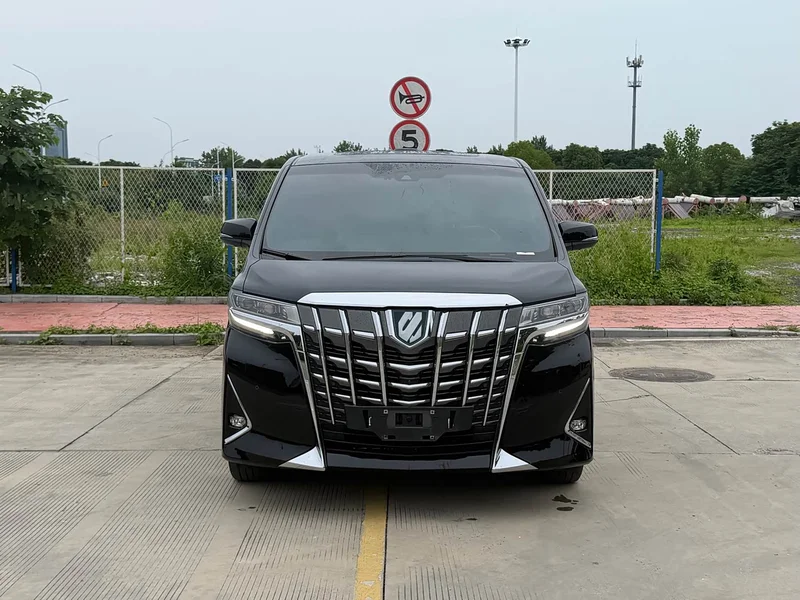 Toyota Alphard — фото 2
