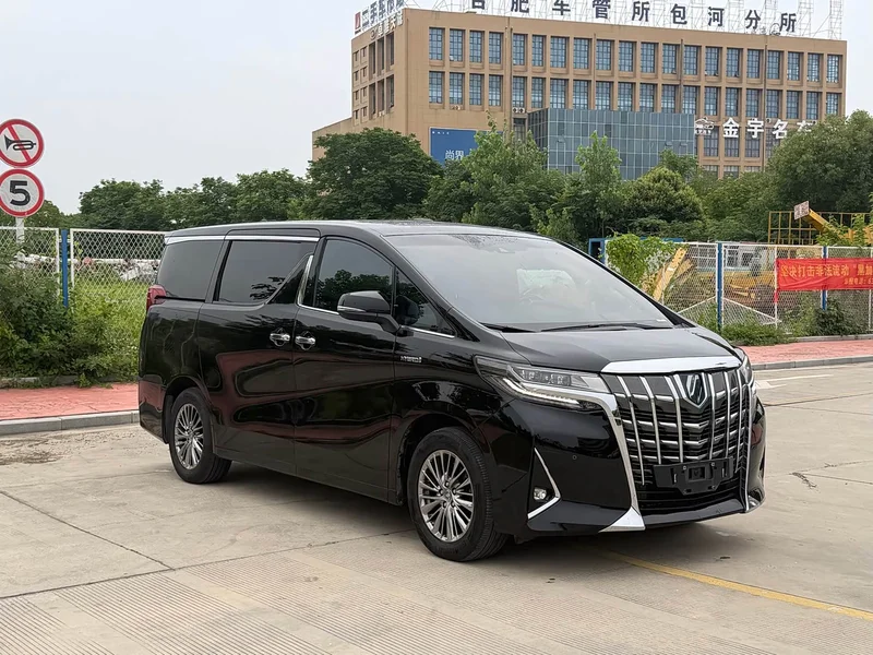 Toyota Alphard — фото 3