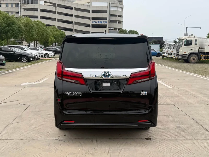 Toyota Alphard — фото 4