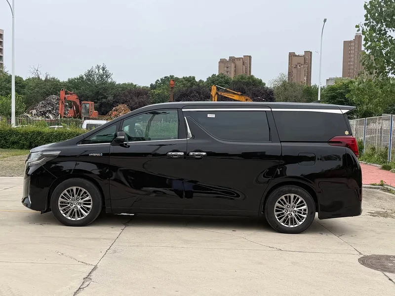Toyota Alphard — фото 6