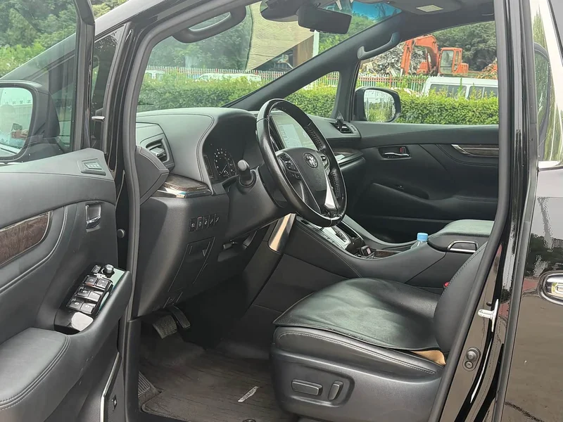 Toyota Alphard — фото 7
