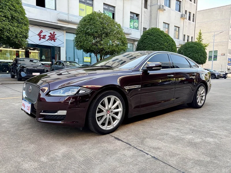 Jaguar XJ — фото 1