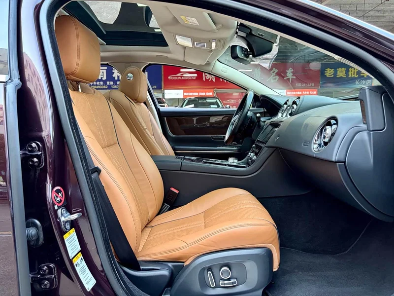 Jaguar XJ — фото 11