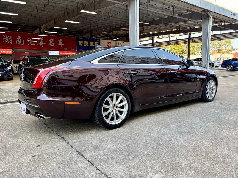Jaguar XJ — фото 17