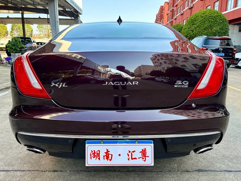 Jaguar XJ — фото 18