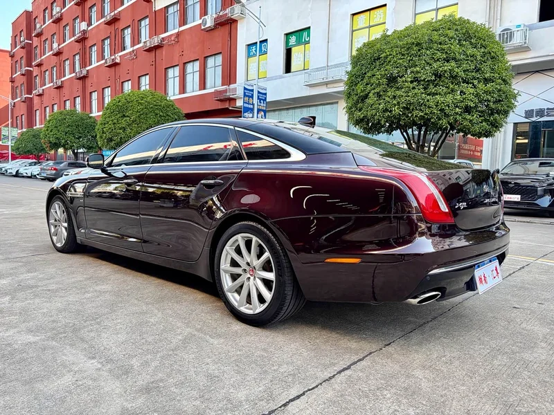 Jaguar XJ — фото 19