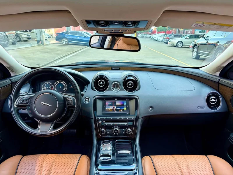 Jaguar XJ — фото 5