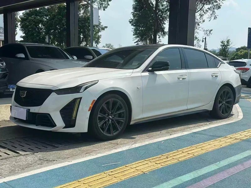 Cadillac CT5 — фото 1