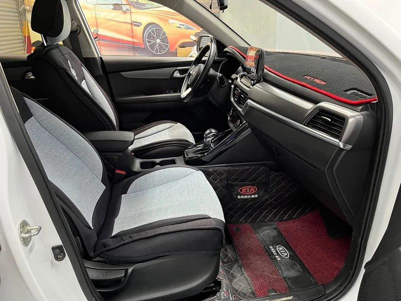 Kia Sportage — фото 12