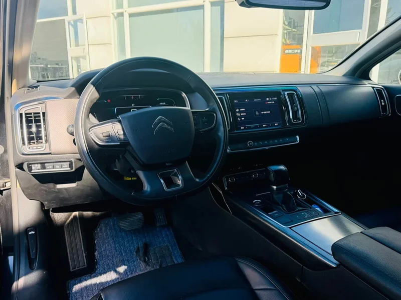 Citroën C6 — фото 14