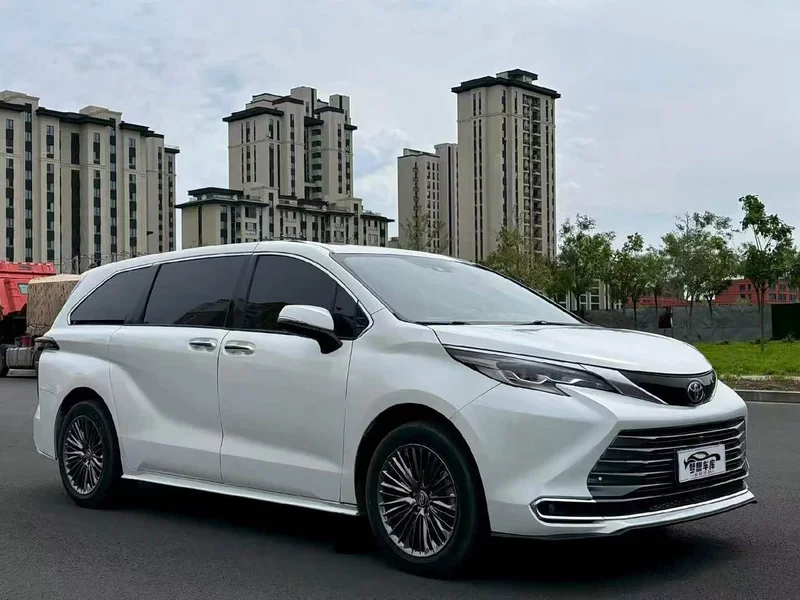 Toyota Sienna — фото 3