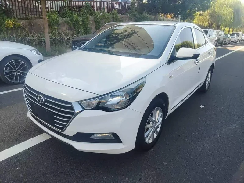 Hyundai Solaris — фото 1
