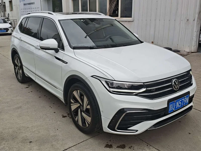 Volkswagen Tiguan L — фото 2