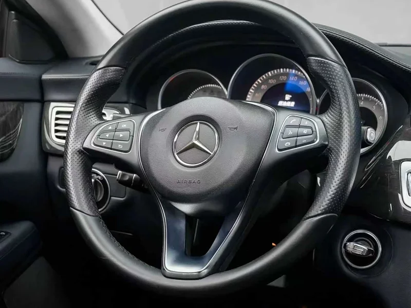 Mercedes-Benz CLS — фото 9