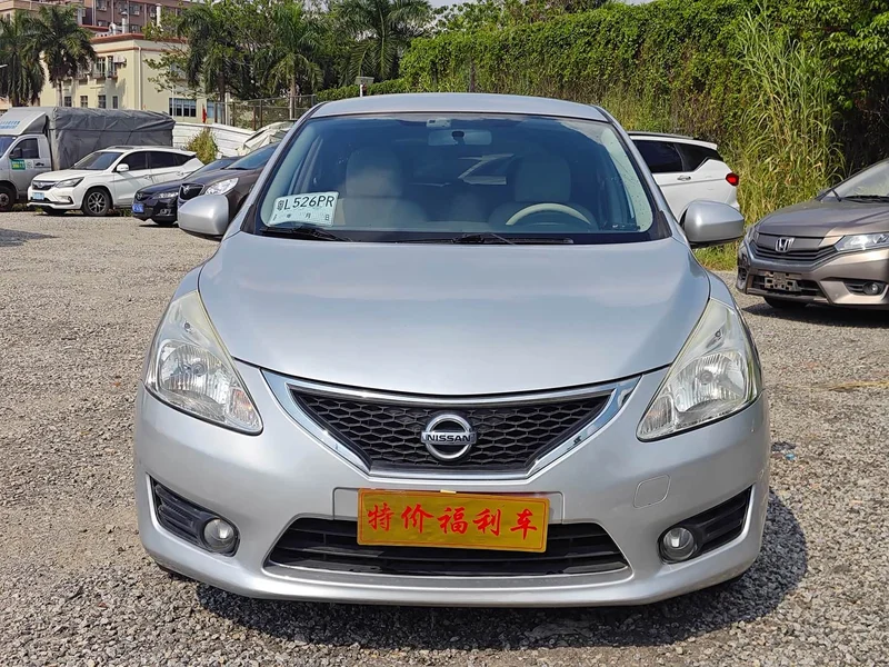 Nissan Tiida — фото 1