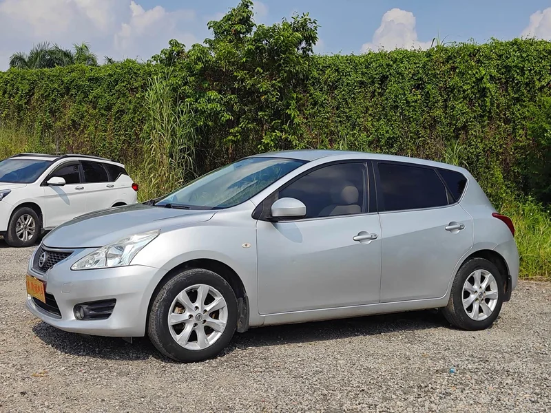 Nissan Tiida — фото 2