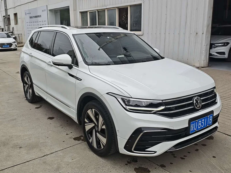Volkswagen Tiguan L — фото 2