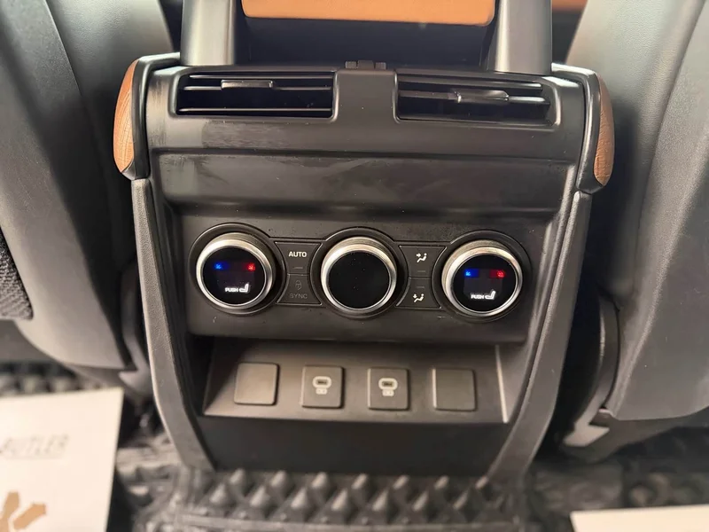 Land Rover Defender — фото 11