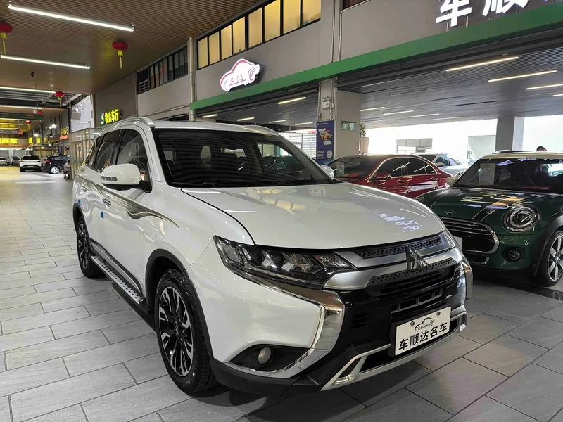Mitsubishi Outlander — фото 3