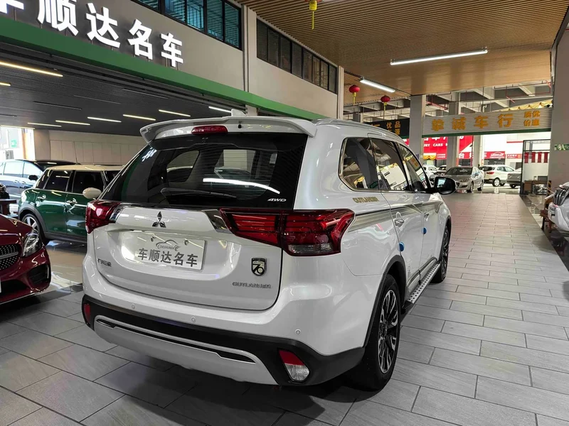 Mitsubishi Outlander — фото 6